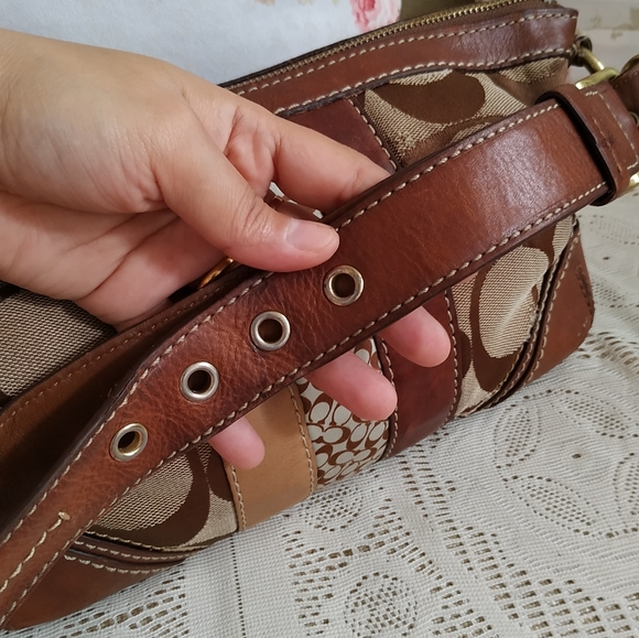 COACH Coach 10538 Signature Shoulder Bag (Used) - Picture 4 of 12